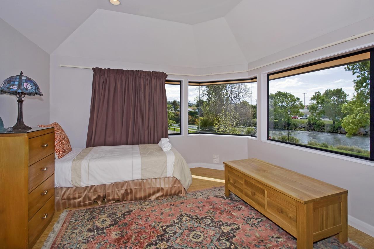 Riverside Villa - In The City By The River! Nelson Dış mekan fotoğraf